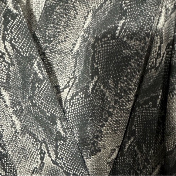 Aritzia Babaton Silk Alexander Snake Print Blouse - Picture 6 of 7